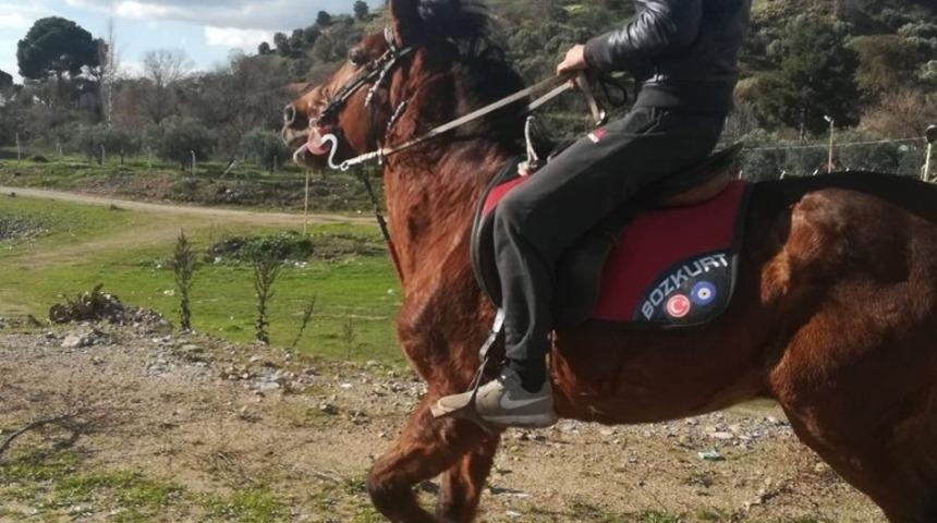 Evde kanlar içinde bulunan genç jokey kurtarılamadı
