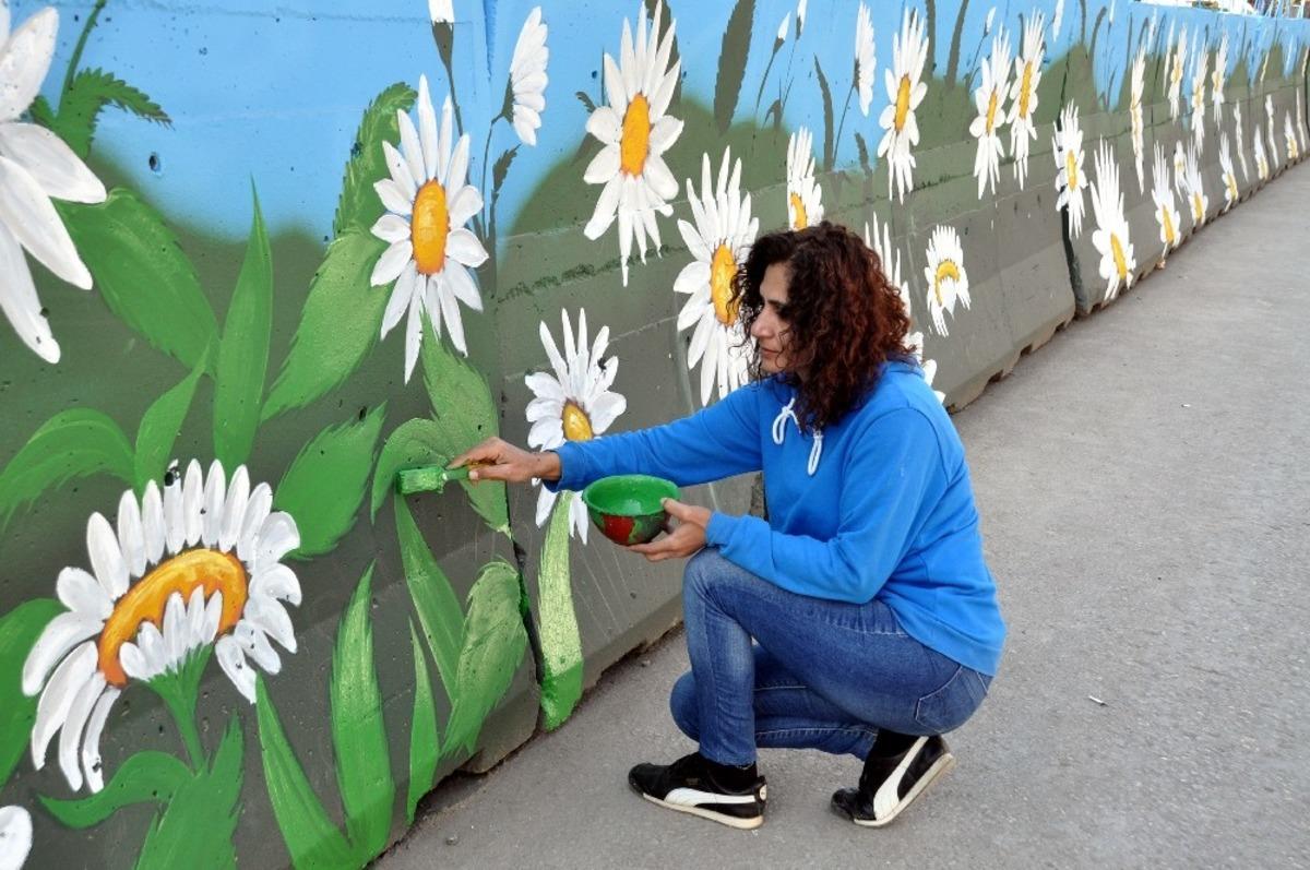 Ak&ccedil;akale&rsquo;de beton bariyerler kaldırılıyor