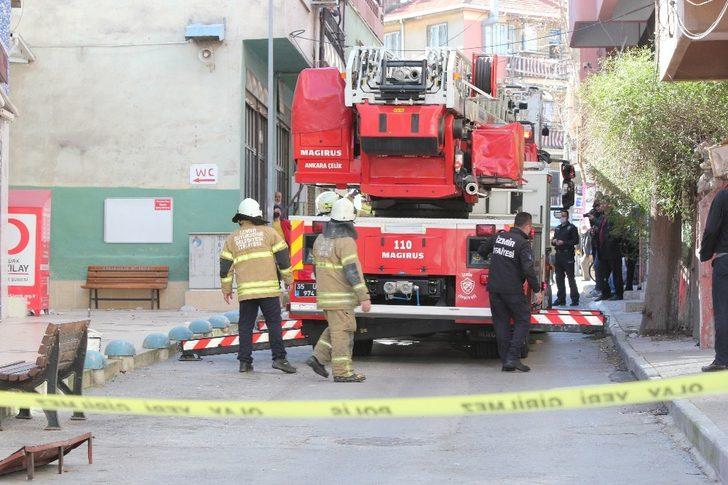 İzmir’de fırtına cami minaresinden beton parçalar koparttı G4