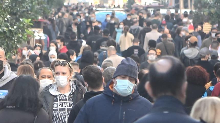 İstiklal Caddesi’nde yoğun kalabalık