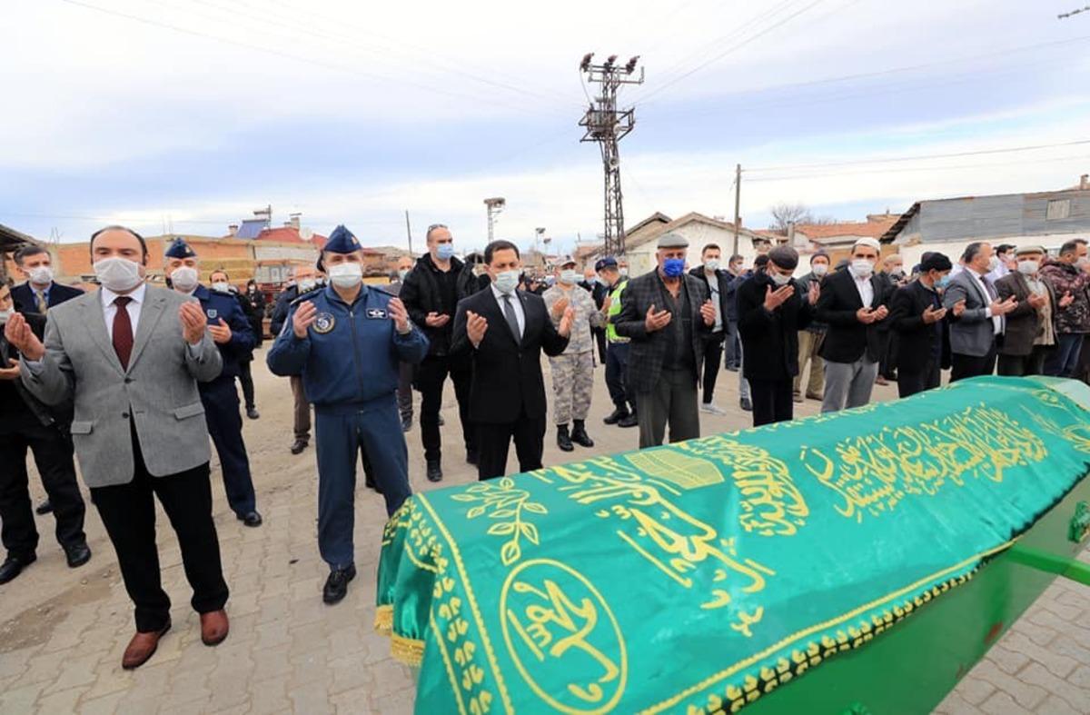 Şehit babası &Ouml;mer Kulaksız son yolculuğuna uğurlandı