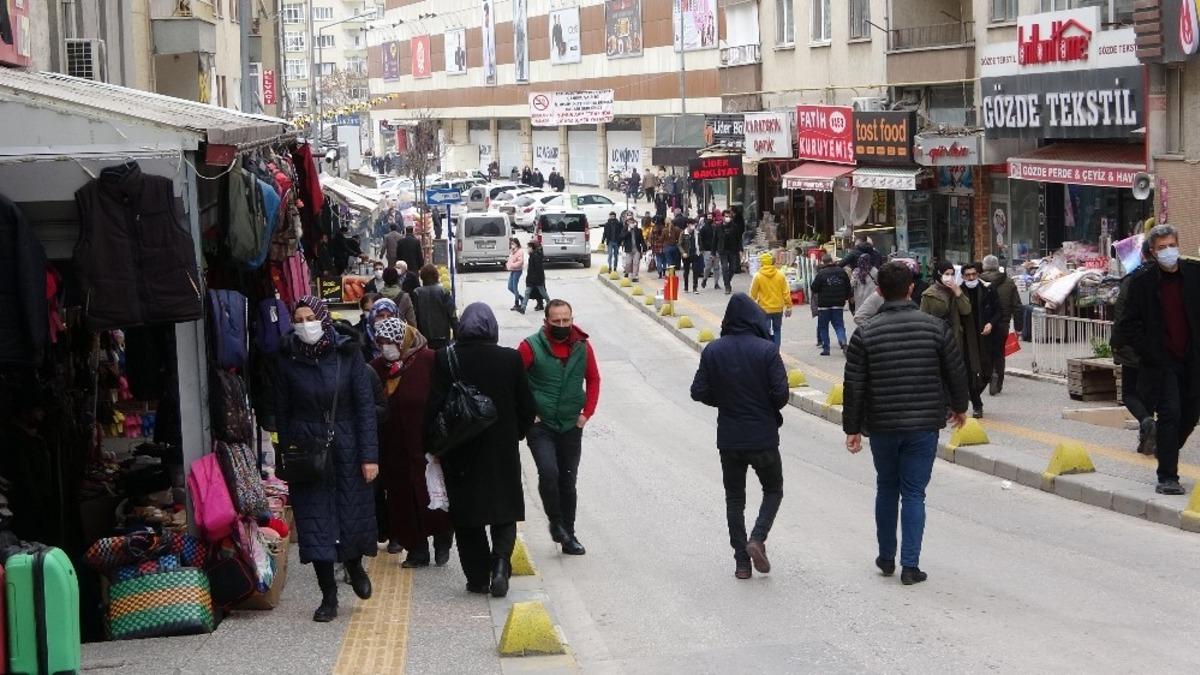 Kısıtlamaya uymayan 40 kişiye 126 bin lira para cezası
