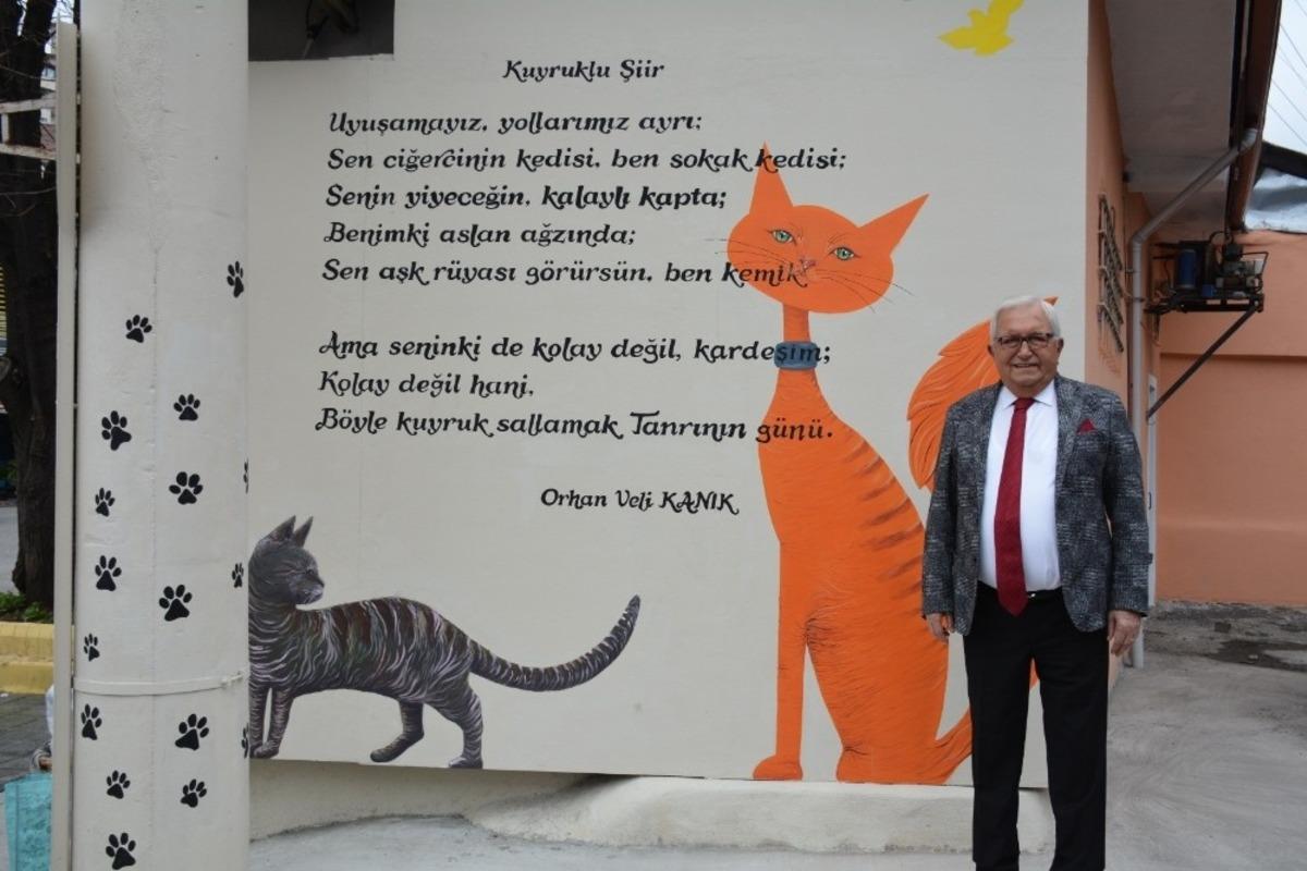 Orhan Veli&rsquo;nin &ldquo;Kuyruklu Şiir&rdquo;i Kasaplar Sokağı&rsquo;nda
