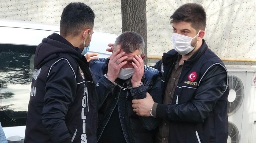 Uyuşturucu terazisini kitabın içine gizleyen zanlı tutuklandı