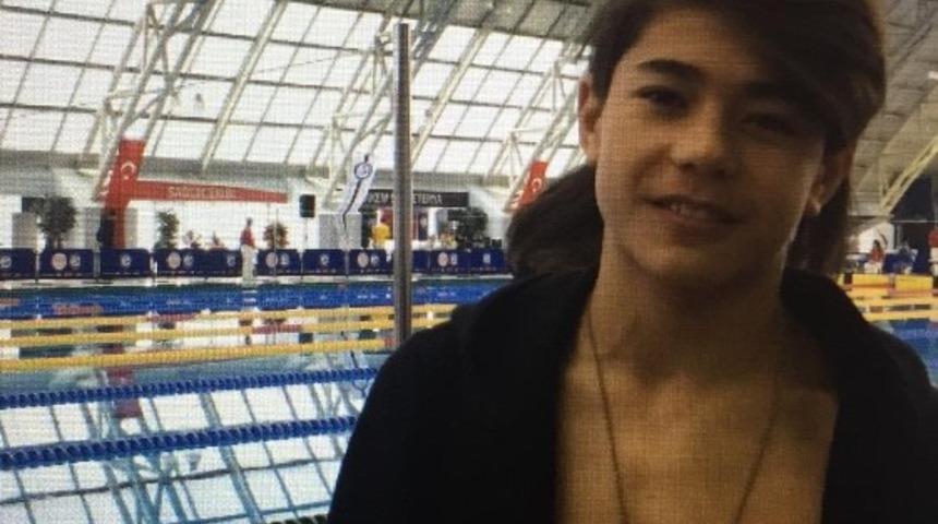 Kumlucalı y&uuml;z&uuml;c&uuml; T&uuml;rkiye Şampiyonasına katılıyor