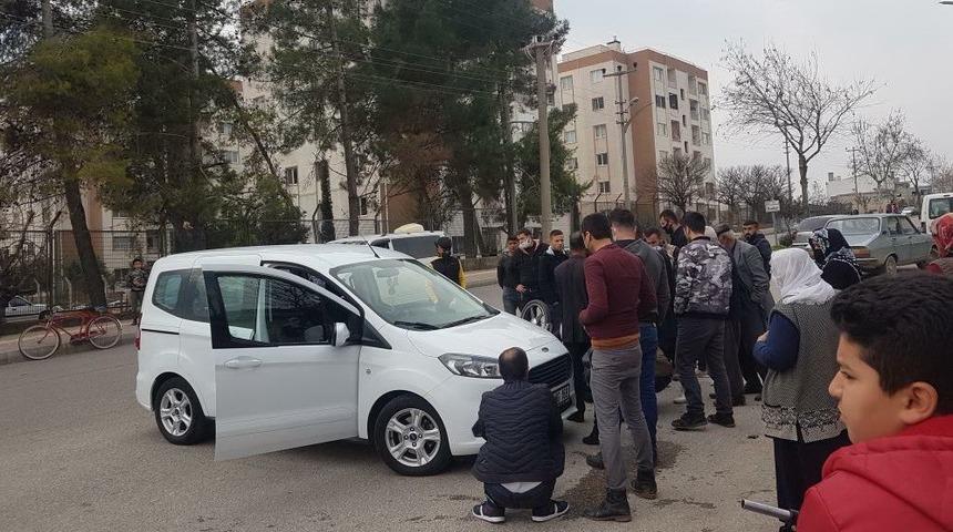 Hafif ticari ara&ccedil; ile motosiklet &ccedil;arpıştı