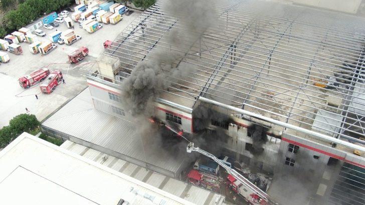 Ümraniye’de fabrikada çıkan yangın havadan görüntülendi G3