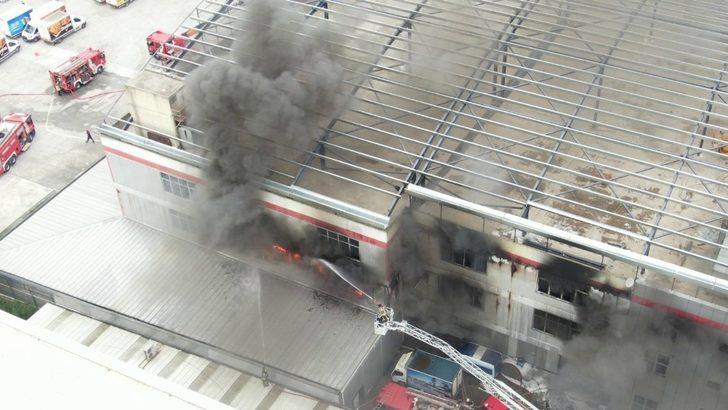 Ümraniye’de fabrikada çıkan yangın havadan görüntülendi G5