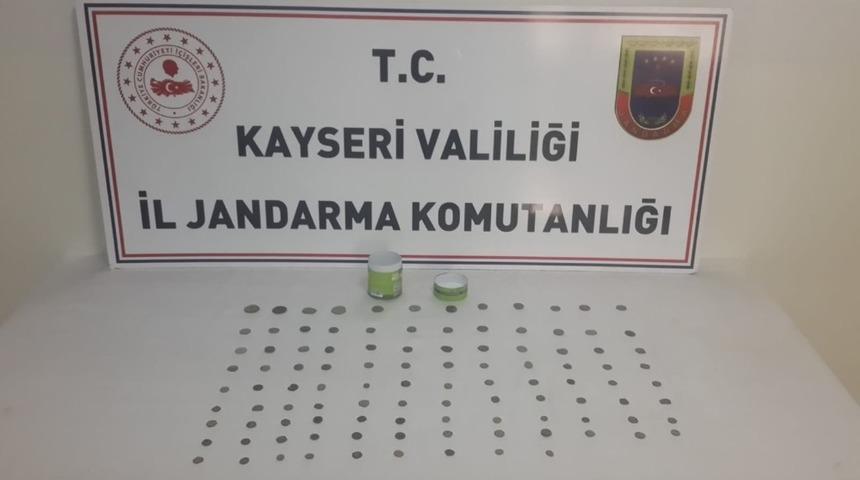 Jandarma 105 adet tarihi eser sikke ele ge&ccedil;irdi