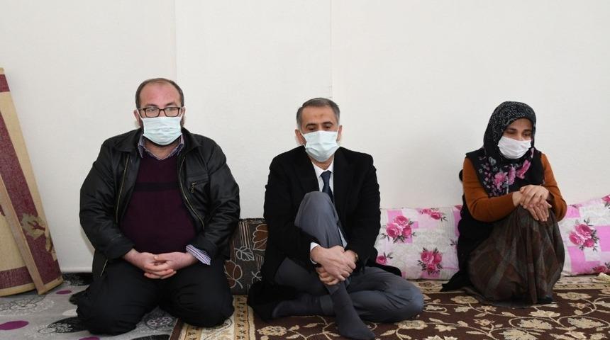 Vali &Ccedil;uhadar&rsquo;dan, Yıldırım Ailesine taziye ziyareti