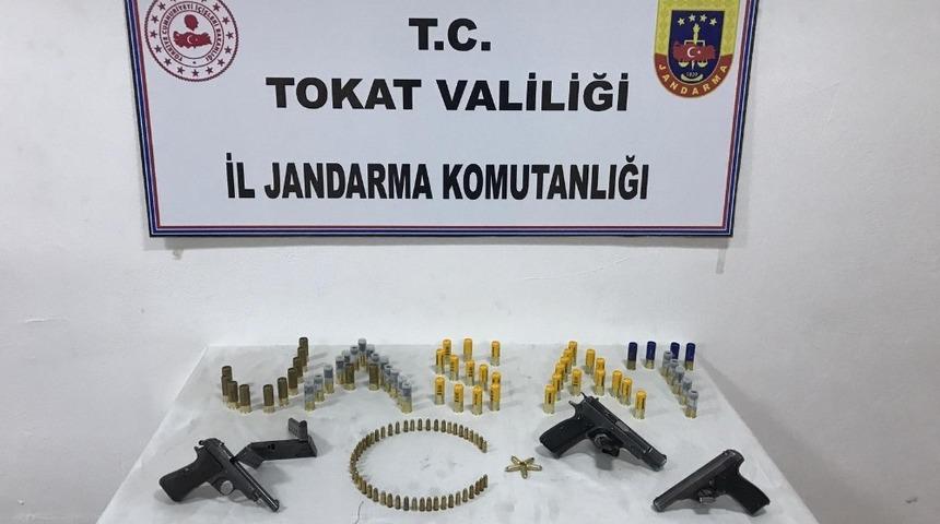 Tokat&rsquo;ta silah ka&ccedil;ak&ccedil;ılığı operasyonlarında 5 ş&uuml;pheli g&ouml;zaltına alındı