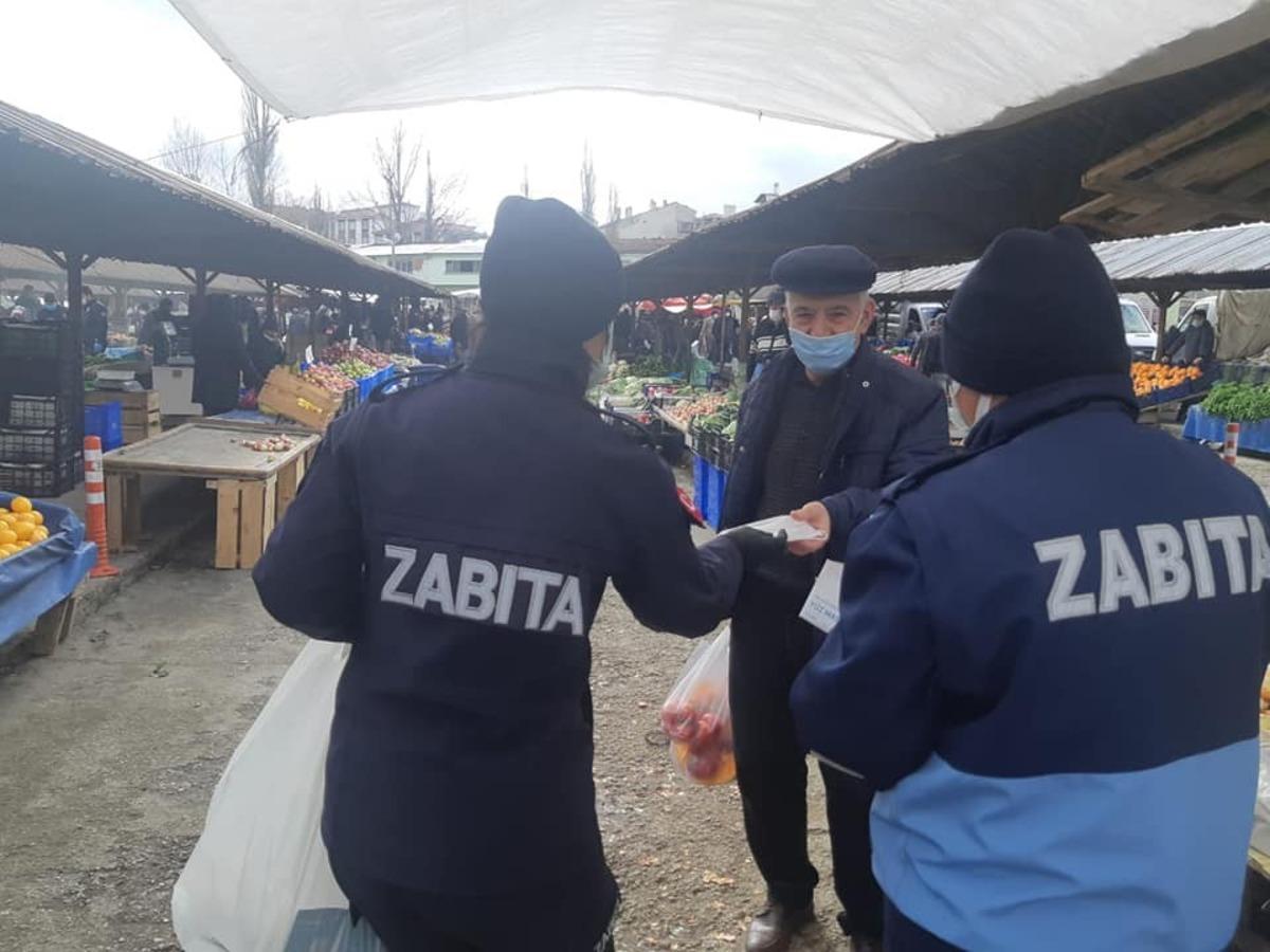 Devrekani&rsquo;de esnaf ve vatandaşlara maske dağıtıldı