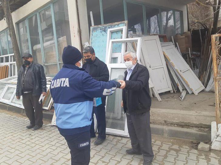 Devrekani’de esnaf ve vatandaşlara maske dağıtıldı G2