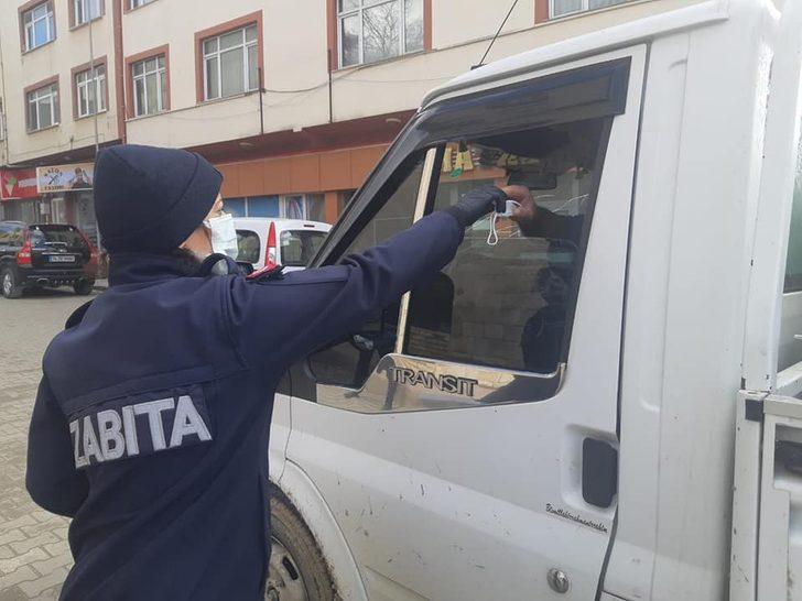 Devrekani’de esnaf ve vatandaşlara maske dağıtıldı G3