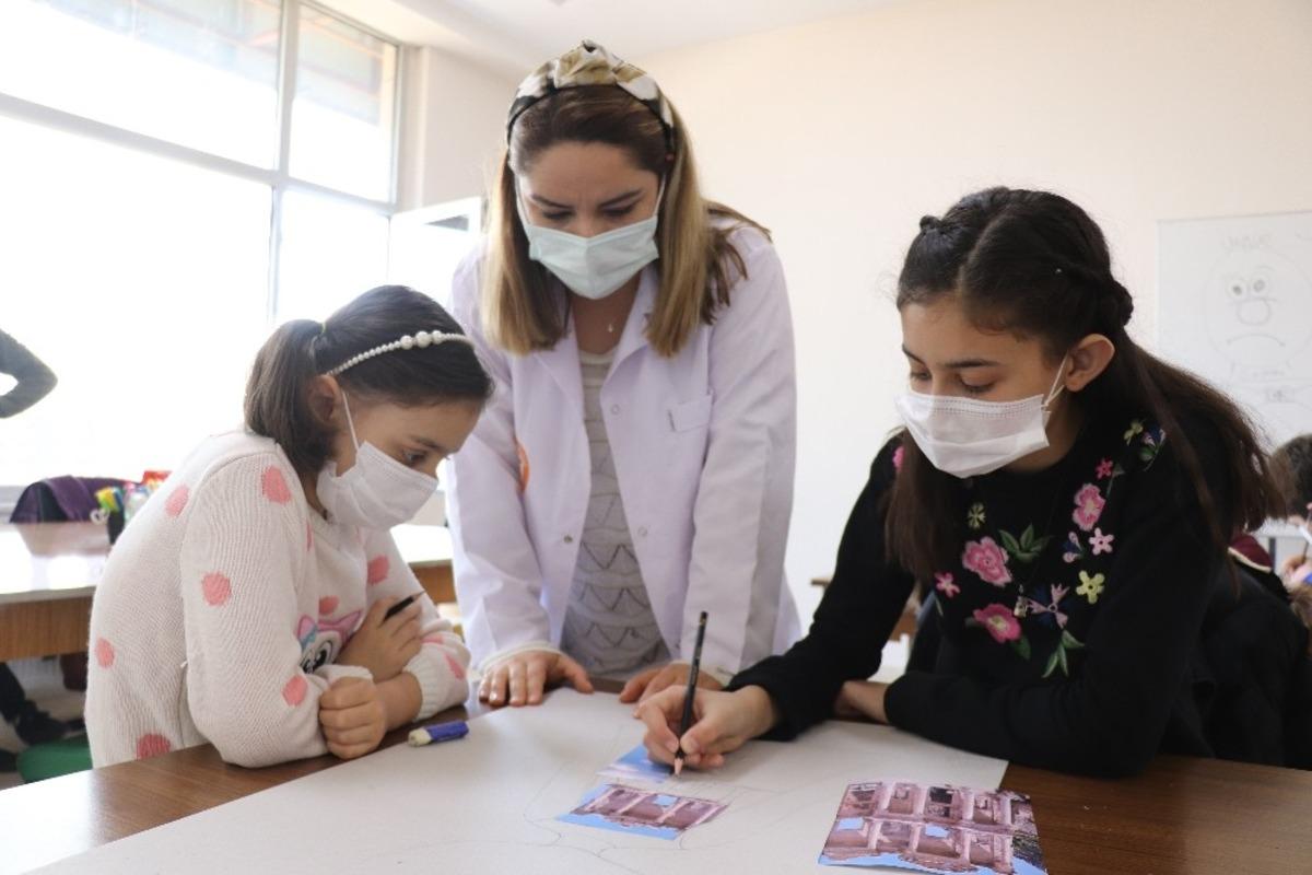 Hem eğlenip hem &ouml;ğreniyorlar