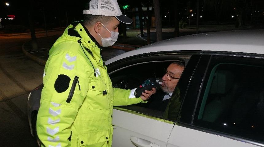 Sokağa &ccedil;ıkma kısıtlamasına uymayan 186 kişiye 243 bin 900 TL cezai işlem uygulandı