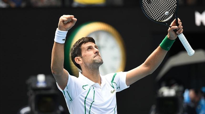 Djokovic ve Halep Avustralya Açık'ta ikinci tura çıktı
