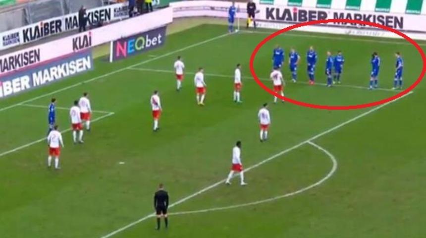 Karlsruhe'li futbolcuların korner taktiği sosyal medyaya damga vurdu