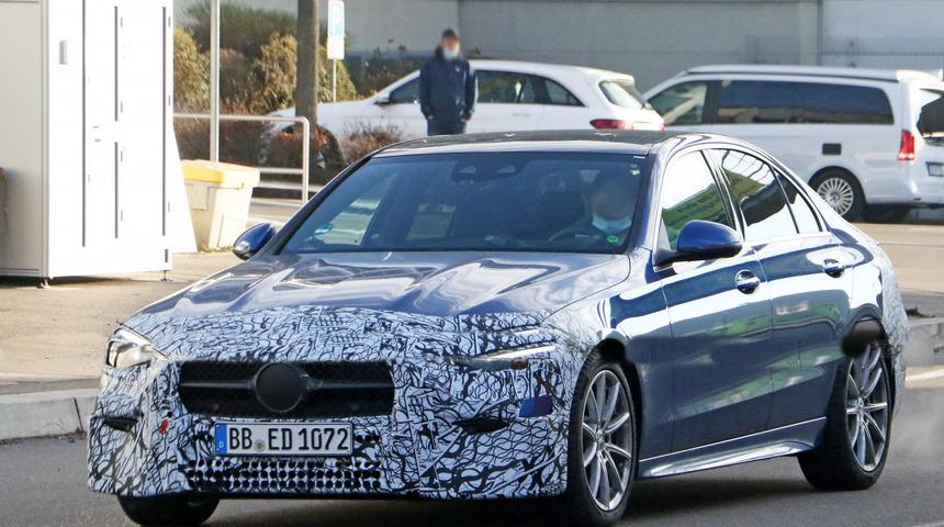 Yeni Mercedes Benz C serisi kamuflajlı görüntülendi!