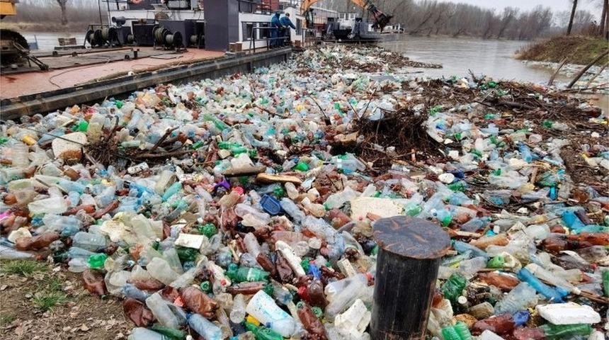 Plastik atıklar: AB &uuml;yelerinden T&uuml;rkiye dahil bir&ccedil;ok &uuml;lkeye ihra&ccedil; edilen atıkları 'izlemek zor'