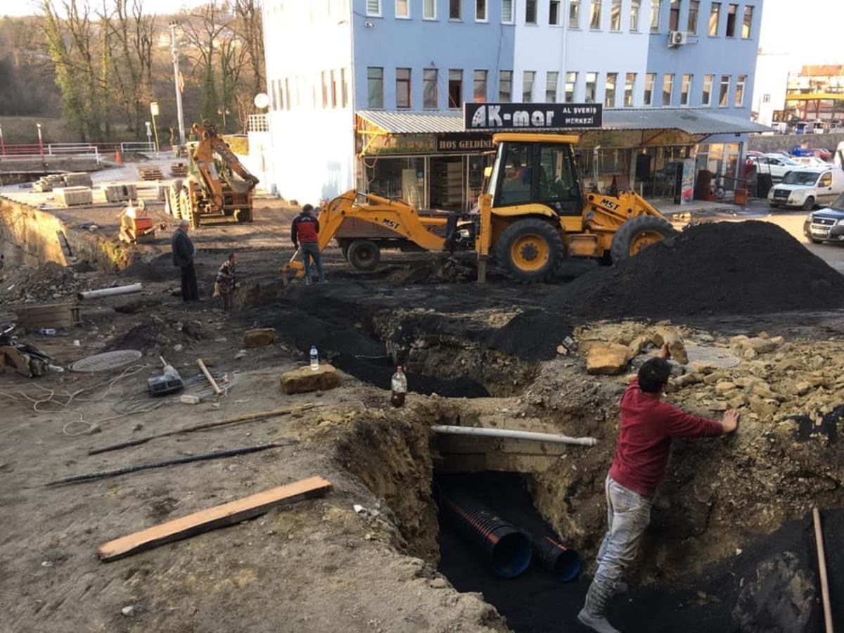 Vatandaşlardan belediye &ccedil;alışanlarına &ccedil;ay ikramı