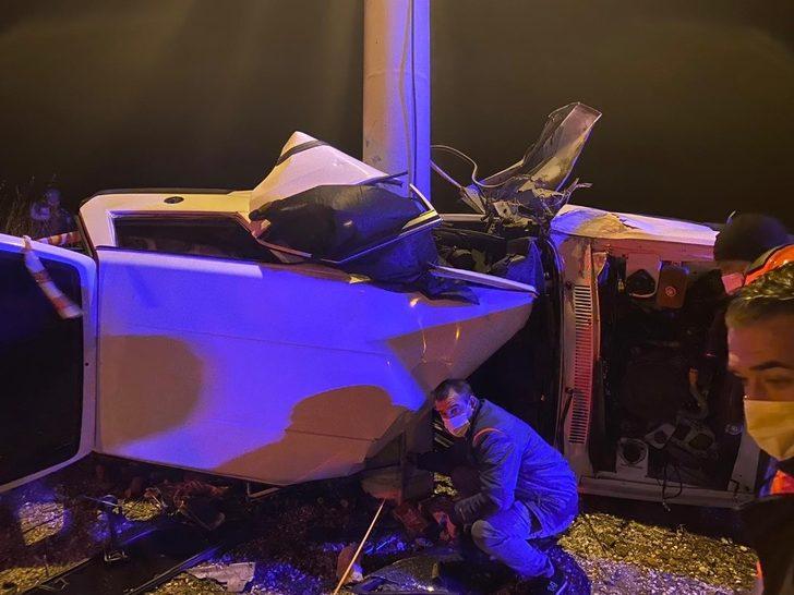 Kontrolden çıkan otomobil direğe çarptı: 1 ölü G3