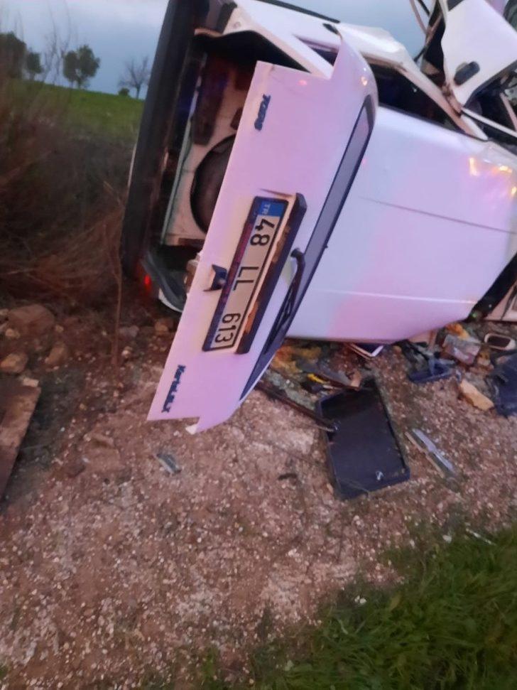 Kontrolden çıkan otomobil direğe çarptı: 1 ölü G5