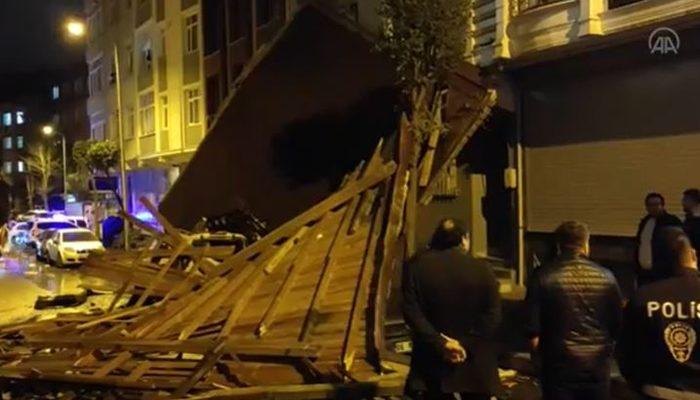 İstanbul'da şiddetli fırtına: Çatılar uçtu, araçlar zarar gördü
