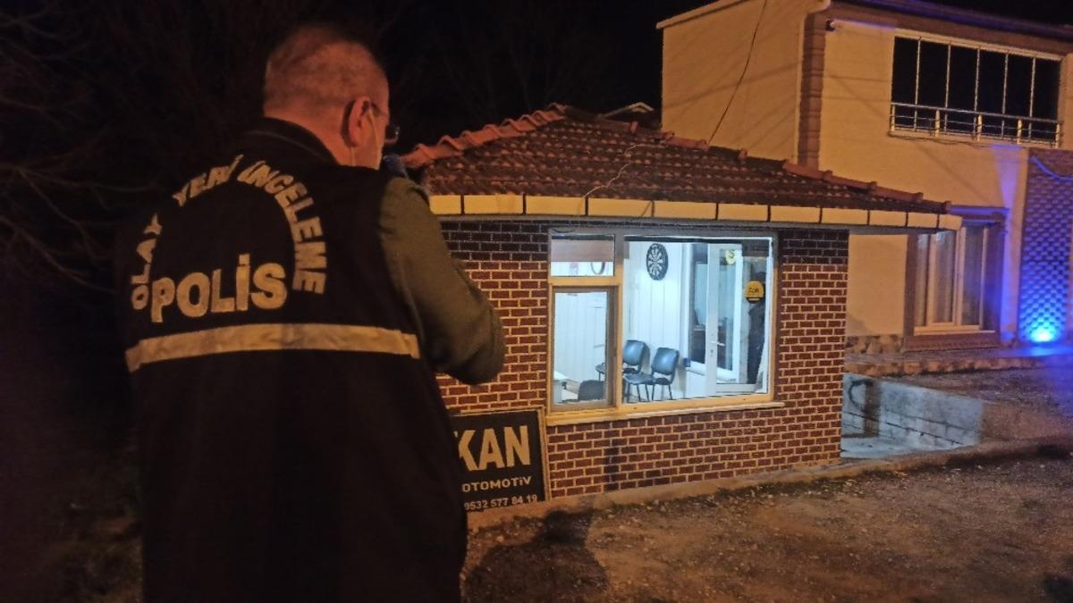 Galeriden l&uuml;ks otomobil &ccedil;alındı