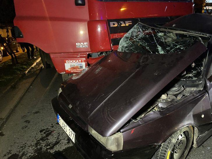 Tır otomobile çarptı, sürücü araçta sıkıştı G5