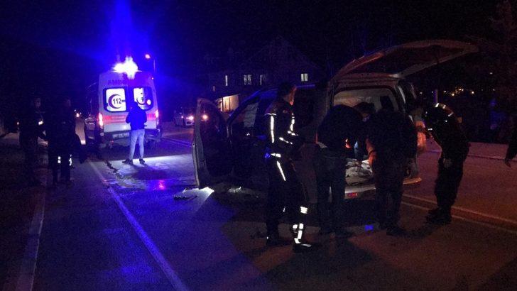 Alkollü sürücü ambulansa çarptı: 3 yaralı G1