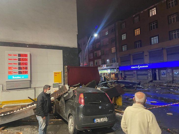 Sultangazi’de araçlar çatıların altında kaldı G1