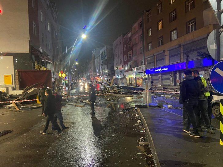 Sultangazi’de araçlar çatıların altında kaldı G3