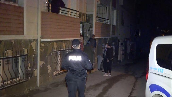 70 kilometre hızla esen rüzgar çatıyı 2 sokak öteye uçurdu G3