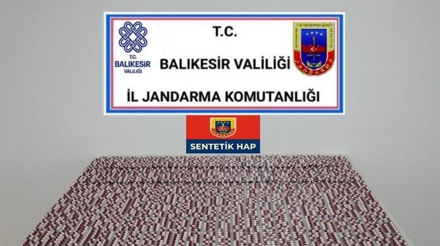 Balıkesir&rsquo;de jandarmadan uyuşturucu hap operasyonu