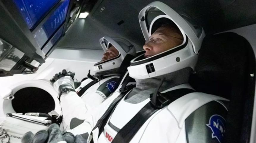 NASA: SpaceX aracı ile uzaya fırlatılan astronotlar 'uzayda kalma' rekoru kırdı