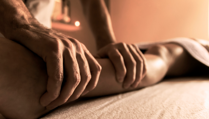 Bütün vücudu gerginlikten uzaklaştıran İsveç masajı: Titreşim ve sıvazlama hareketleriyle cildi uyararak...