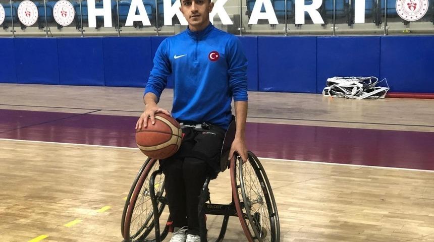 Hakkarili engelli sporcuya davet