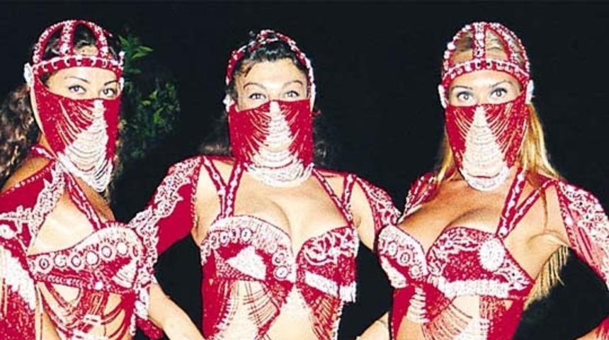 Bir döneme damga vuran ve peçeli danslarıyla olay yaratan Mezdeke Grubu hakkında bilinmeyen detaylar!