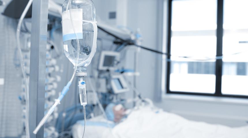 Pandemiden önce komaya girip, iki kez Covid'e yakalanan genç uyanıyor !