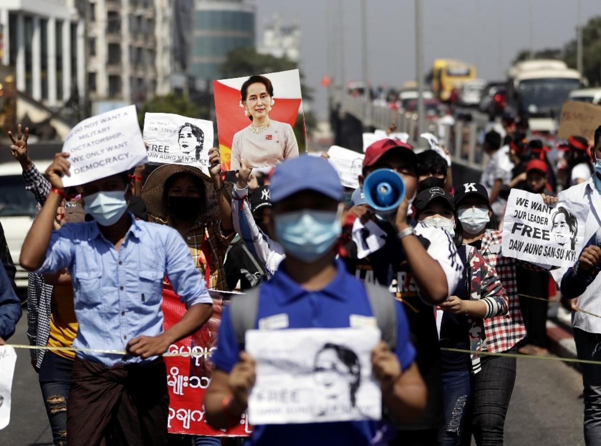 Myanmar&rsquo;da askeri darbe karşıtı protestolarda 27 kişiye g&ouml;zaltı