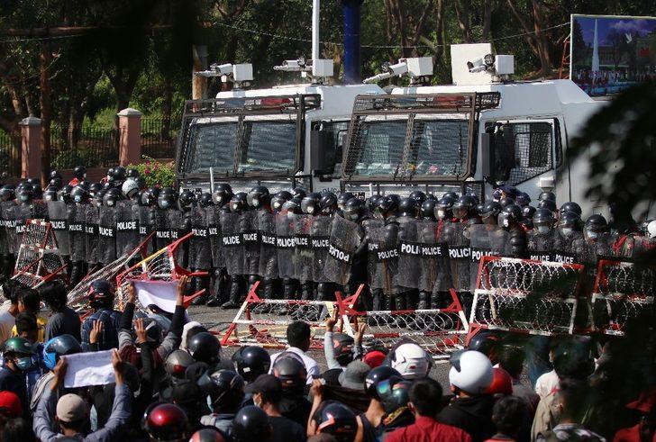 Myanmar’da askeri darbe karşıtı protestolarda 27 kişiye gözaltı G3