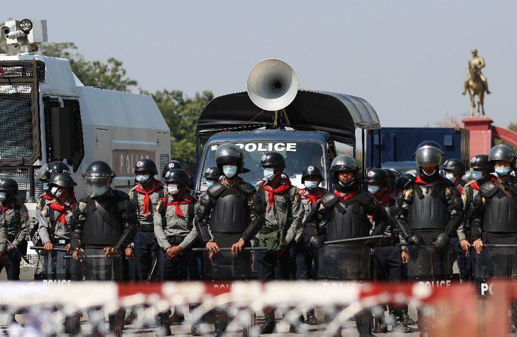 Myanmar’da askeri darbe karşıtı protestolarda 27 kişiye gözaltı G4