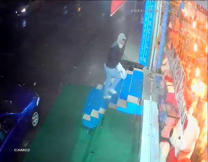 Sultangazi’de çatı uçtu, saniyelerle ölümden döndü G3