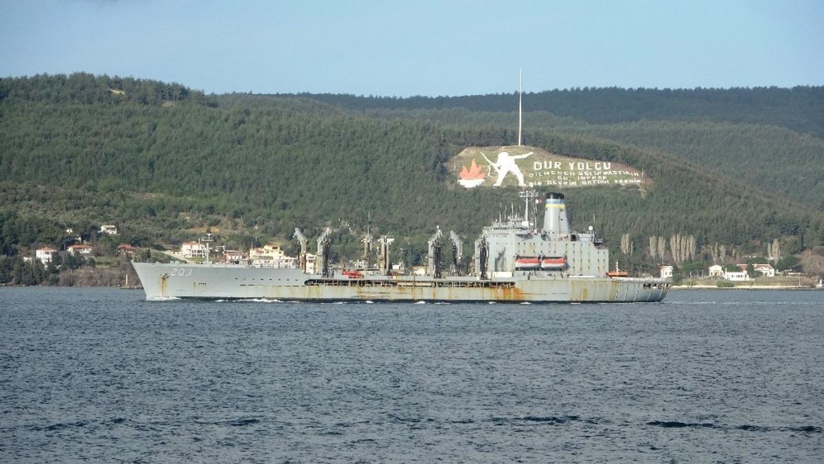 ABD savaş gemisi &lsquo;USNS Laramie&rsquo; &Ccedil;anakkale Boğazı&rsquo;ndan ge&ccedil;ti