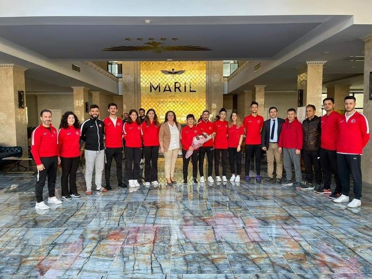 Parataekwondo Milli Takımı Aydın&rsquo;da &ccedil;i&ccedil;eklerle karşılandı