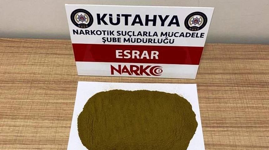 Ş&uuml;pheli yolcunun koltuğunun altında uyuşturucu ele ge&ccedil;irildi