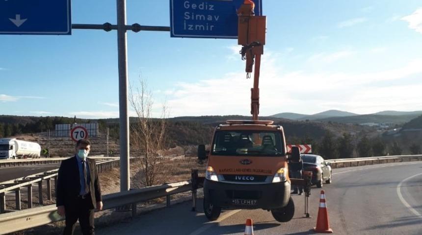 İl&ccedil;e girişine &ouml;n bilgi levha &ccedil;alışması