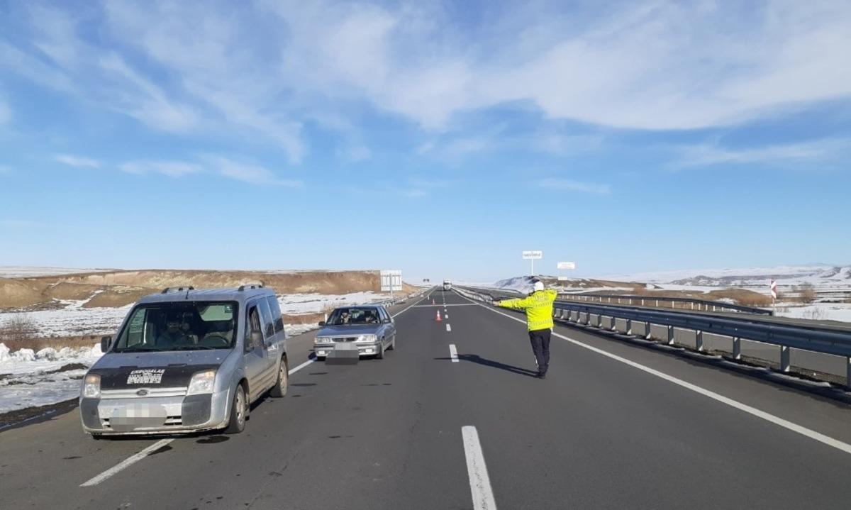 Kars&rsquo;ta trafik denetimleri s&uuml;r&uuml;yor