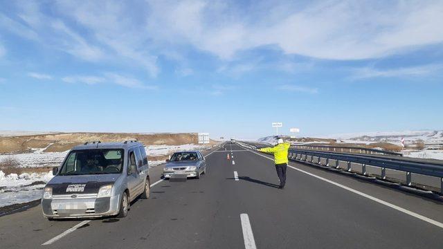 Kars’ta trafik denetimleri sürüyor